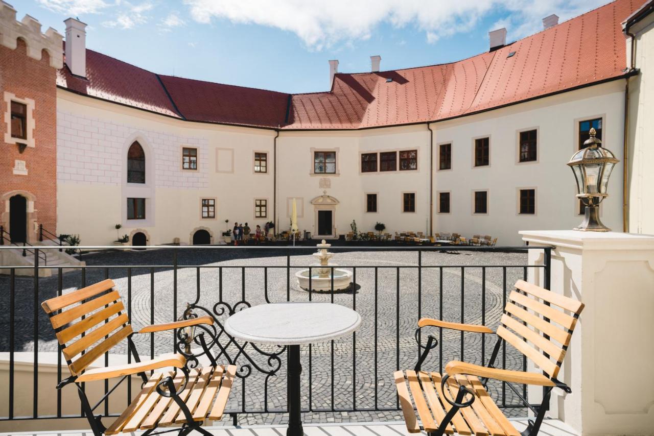 Palace Art Hotel Pezinok Buitenkant foto