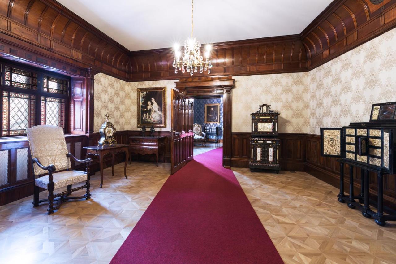 Palace Art Hotel Pezinok Buitenkant foto