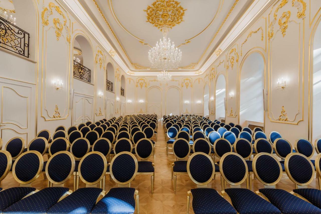 Palace Art Hotel Pezinok Buitenkant foto