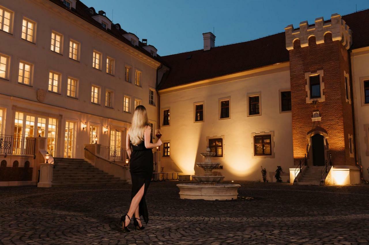 Palace Art Hotel Pezinok Buitenkant foto