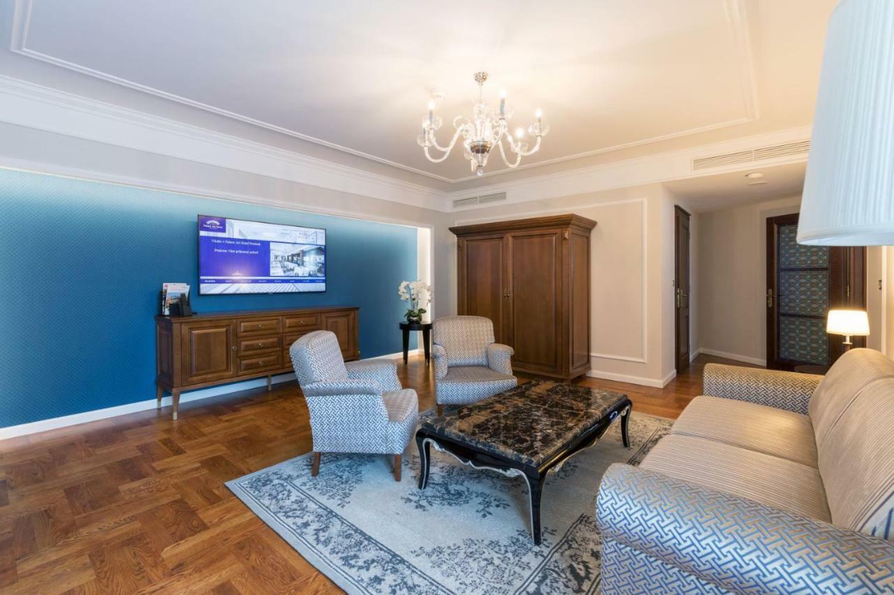 Palace Art Hotel Pezinok Buitenkant foto